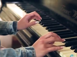 Foxy Di Fuck On Piano Lesson