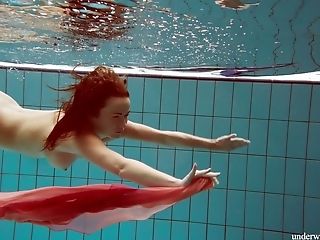 Pretty Hot Swimming Stunner Deniska Gets Naked Under The Water